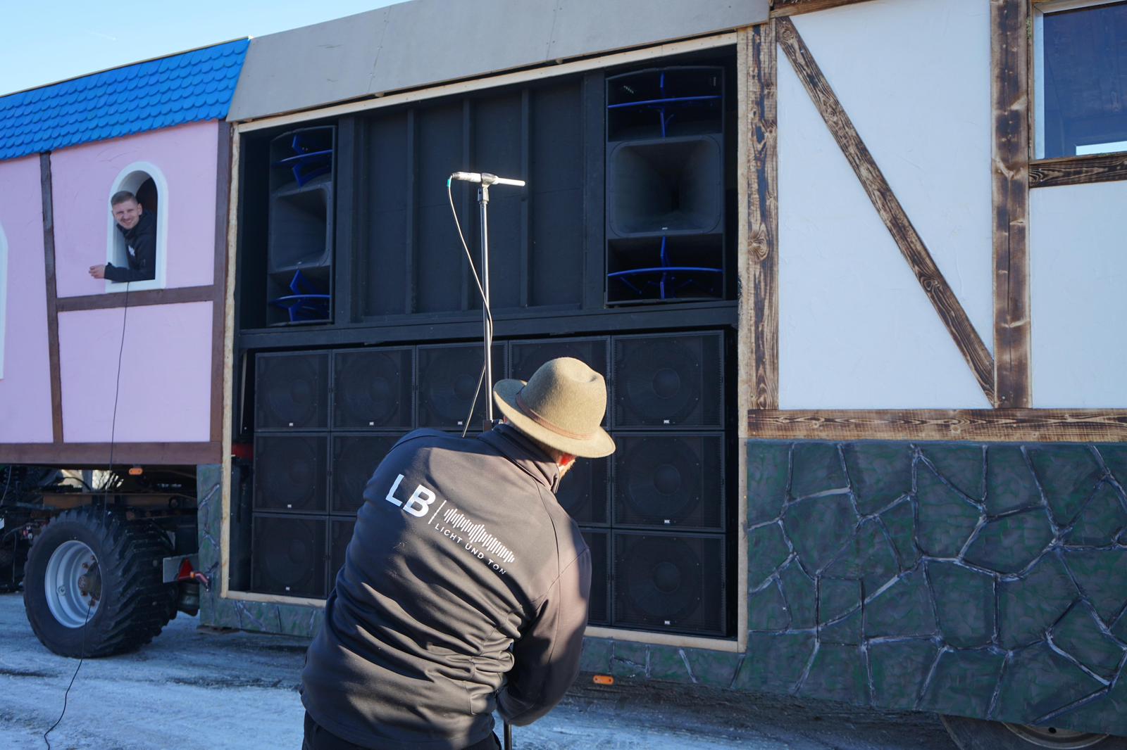 Open-Air-Veranstaltung mit professioneller Licht- und Bühnentechnik
